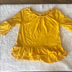Yellow top quarter sleeves